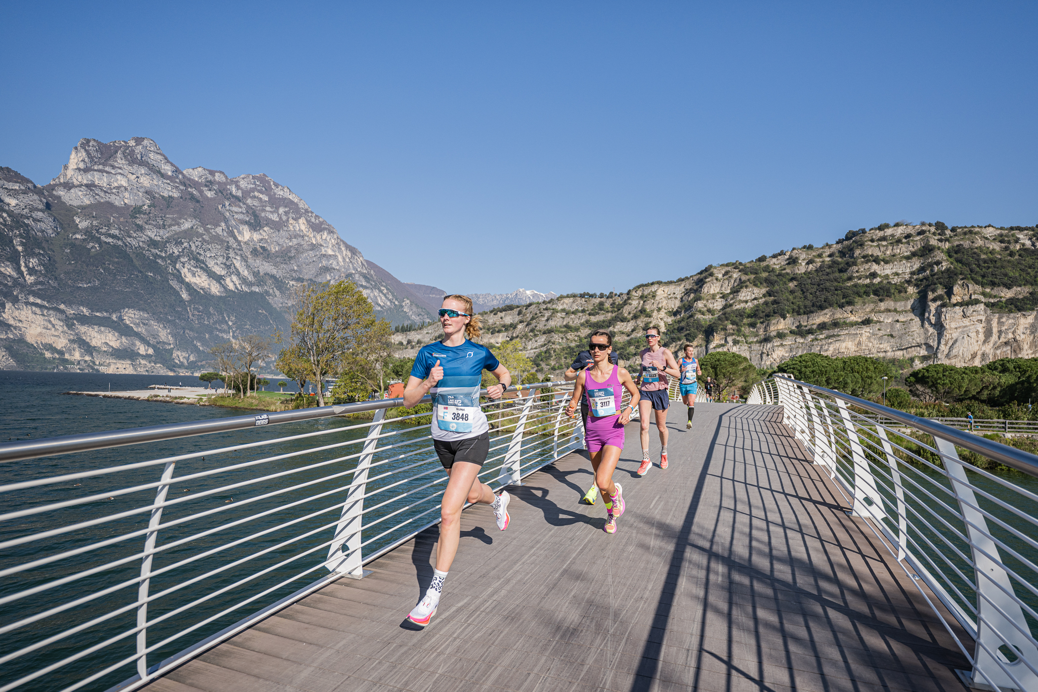 Läufer beim Lake Garda marathon 2025